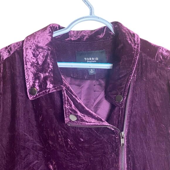 Torrid Purple Crushed Velvet Moto Jacket Zip Front Size 4 Plus Lined Pockets - Picture 3 of 6